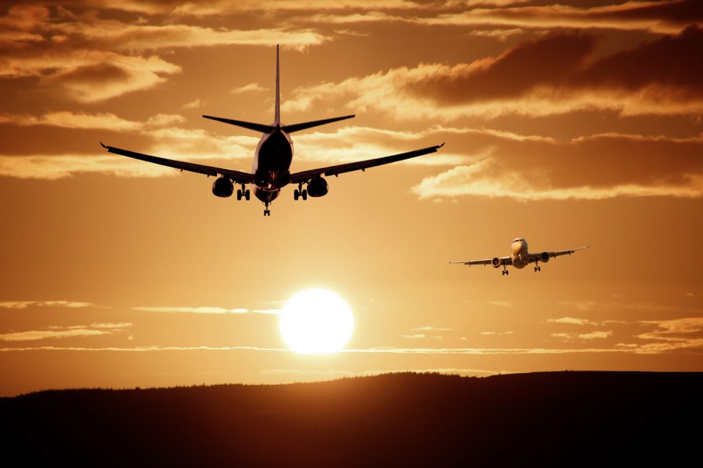Un avion qui atterit